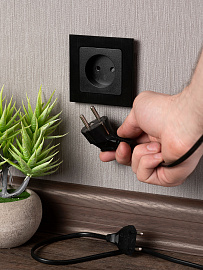 Розетка одинарная Стокгольм скрытой установки без заземления со шторками 10А механизм черный EZR10-022-10 EKF PROxima Розетка одинарная Стокгольм скрытой установки без заземления со шторками 10А механизм черный EZR10-022-10 EKF PROxima