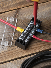 Клеммный терминал TB-1506 до 1,5 мм2 15A EKF Клеммный терминал TB-1506 до 1,5 мм2 15A EKF