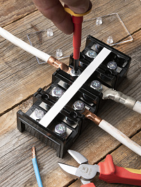 Клеммный терминал TC-1504 до 70 мм2 150A EKF Клеммный терминал TC-1504 до 70 мм2 150A EKF