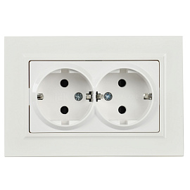 Розетка 2-местная с заземлением с защитными шторками 16А в сборе РСш12-3-БрБ белый BR-R24-16-K01-F BRITE  IEK Розетка 2-местная с заземлением с защитными шторками 16А в сборе РСш12-3-БрБ белый BR-R24-16-K01-F BRITE  IEK