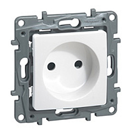 Etika Розетка белая 16А со шторками без заземляющего контакта 672234  Legrand Etika Розетка белая 16А со шторками без заземляющего контакта 672234  Legrand