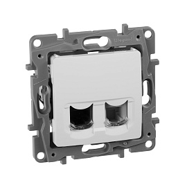 Розетка RJ11+RJ45 телефонная+компьютерная Etika cat.5e UTP белый 672252 Legrand Розетка RJ11+RJ45 телефонная+компьютерная Etika cat.5e UTP белый 672252 Legrand