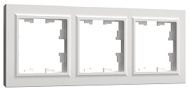 BRITE Рамка 3-м BRITE РУ-3-БрБ бел. IEK BR-M32-K01 BRITE Рамка 3-м BRITE РУ-3-БрБ бел. IEK BR-M32-K01