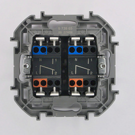 Переключатель двухклавишный с подсветкой INSPIRIA 10A 250В безвинтовые зажимы белый 673665 Legrand Переключатель двухклавишный с подсветкой INSPIRIA 10A 250В безвинтовые зажимы белый 673665 Legrand