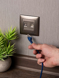 Лицевая панель для розетки RJ45 компьютерной Валенсия графит ESK01-L-035-60 EKF PROxima Лицевая панель для розетки RJ45 компьютерной Валенсия графит ESK01-L-035-60 EKF PROxima