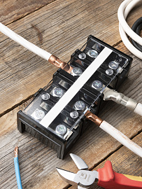 Клеммный терминал TC-1504 до 70 мм2 150A EKF Клеммный терминал TC-1504 до 70 мм2 150A EKF