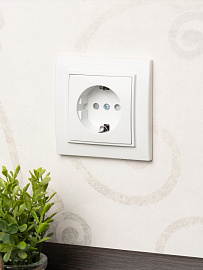 Розетка одинарная Минск скрытой установки с заземлением со шторками 16А в сборе белый ERR16-028-100 EKF Розетка одинарная Минск скрытой установки с заземлением со шторками 16А в сборе белый ERR16-028-100 EKF