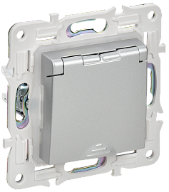 Розетка 1-местная с заземлением с защитными шторками и крышкой 16А IP44 SK-R11S серебряный SKANDY SK-R16-16-44-K23 IEK Розетка 1-местная с заземлением с защитными шторками и крышкой 16А IP44 SK-R11S серебряный SKANDY SK-R16-16-44-K23 IEK