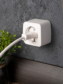 Розетка одинарная Минск открытой установки с заземлением без шторок 16А в сборе белый EGR16-028-10 EKF Розетка одинарная Минск открытой установки с заземлением без шторок 16А в сборе белый EGR16-028-10 EKF